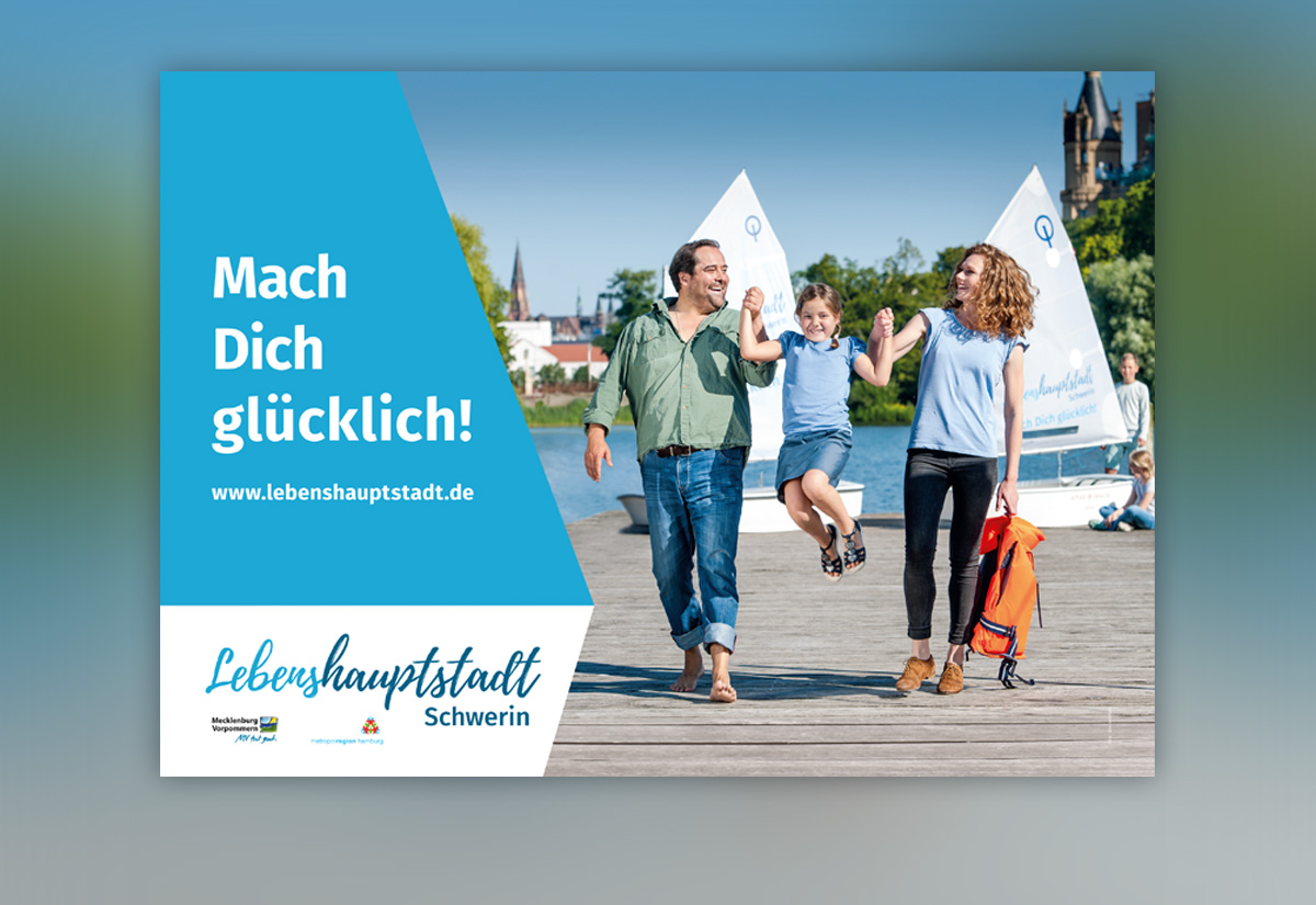 Familie genießt Freizeit in Schwerin